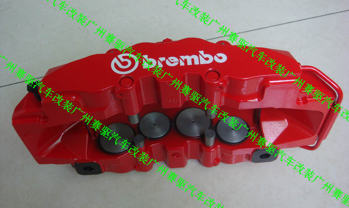 英菲尼迪FX35改裝意大利BREMBO競(jìng)技版8活塞剎車(chē)卡鉗套裝