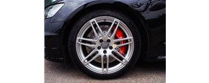 奧迪A6剎車升級(jí)前置brembo V6配380孔盤后輪升級(jí)370孔盤！
